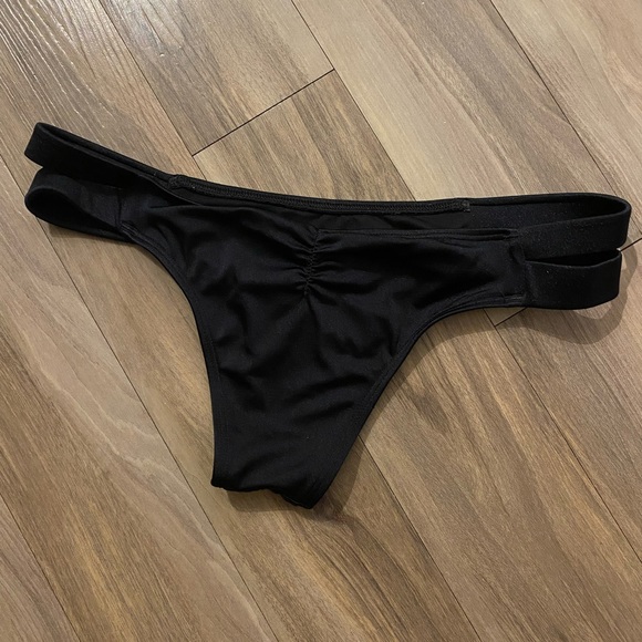 Victoria’s Secret Bikini bottom - Picture 2 of 3